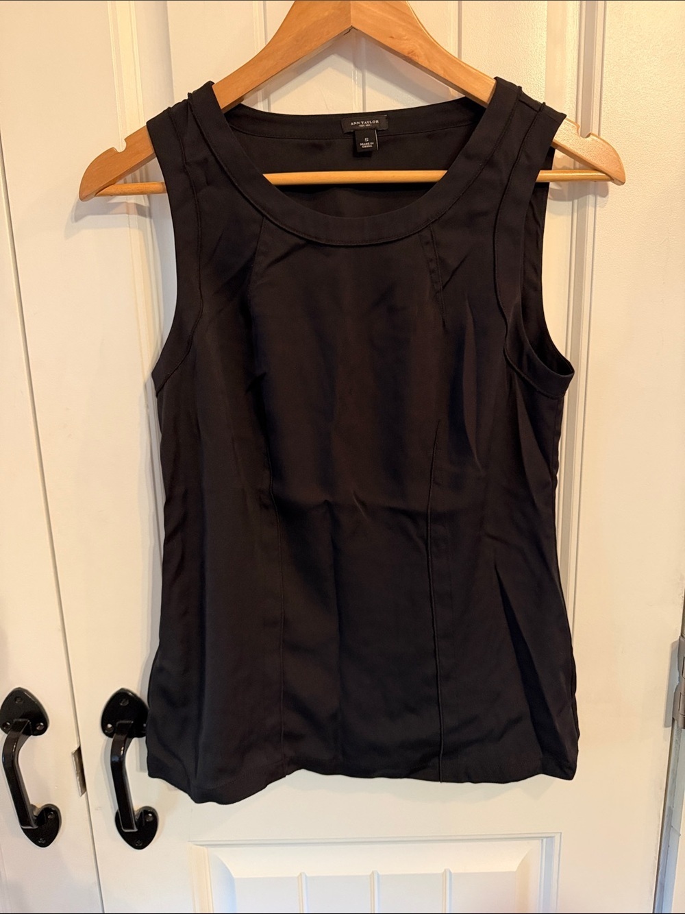 Ann Taylor Women's  Small Black Sleeveless Silk Shell